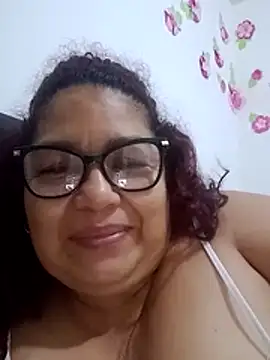 Snapshot of ladytropical1 chatting on 10/24/25, 10:44 ladytropical1 online show from 10/24/25, 10:44