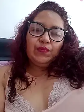 Snapshot of ladytropical1 chatting on 11/12/25, 06:30 ladytropical1 online show from 11/12/25, 06:30