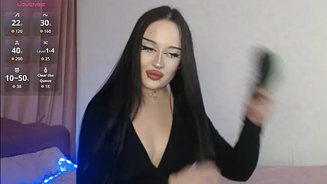 Snapshot of kari_meow chatting on 10/13/25, 07:25 kari meow online show from 10/13/25, 07:25