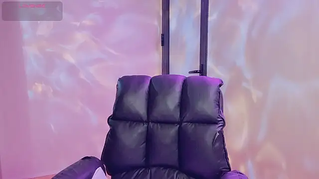 Snapshot of _Dorry_ chatting on 10/24/25, 04:14 Dorry online show from 10/24/25, 04:14