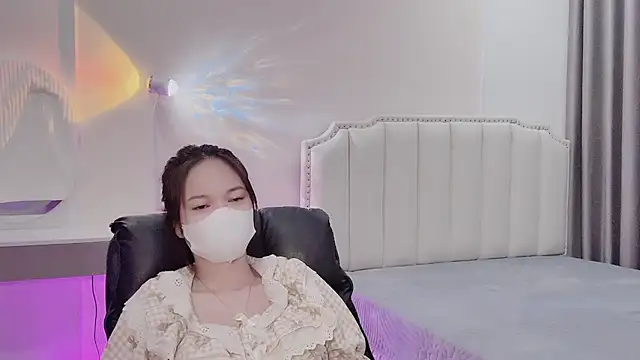 Snapshot of _Dorry_ chatting on 11/17/25, 04:24 Dorry online show from 11/17/25, 04:24