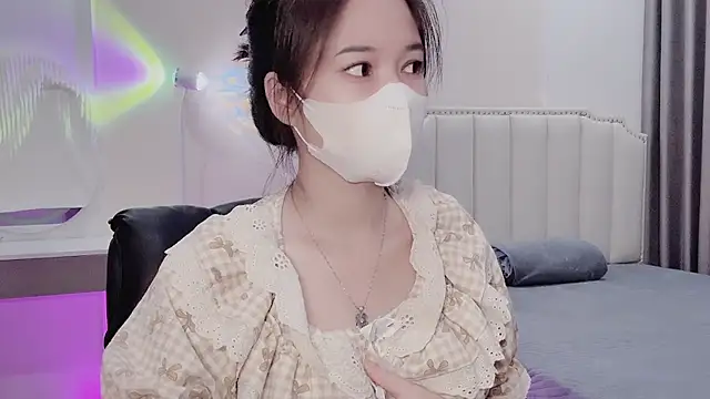 Snapshot of _Dorry_ chatting on 11/18/25, 05:12 Dorry online show from 11/18/25, 05:12