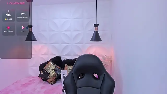 Snapshot of megann__up chatting on 03/13/26, 03:35 megann up online show from 03/13/26, 03:35