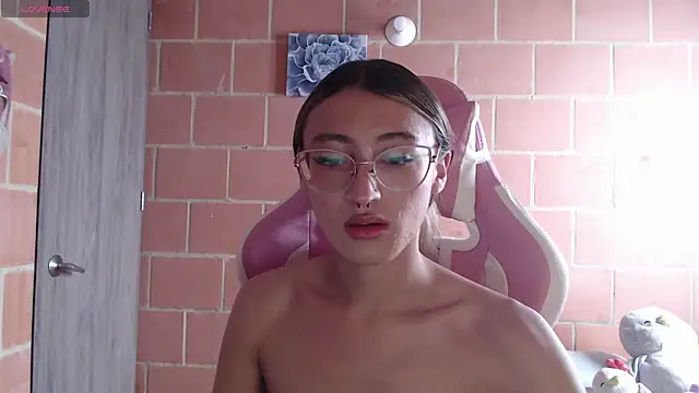 Snapshot of Andrea_camilaaa chatting on 09/28/25, 04:12 Andrea camilaaa online show from 09/28/25, 04:12