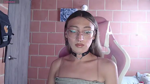 Snapshot of Andrea_camilaaa chatting on 10/01/25, 03:29 Andrea camilaaa online show from 10/01/25, 03:29