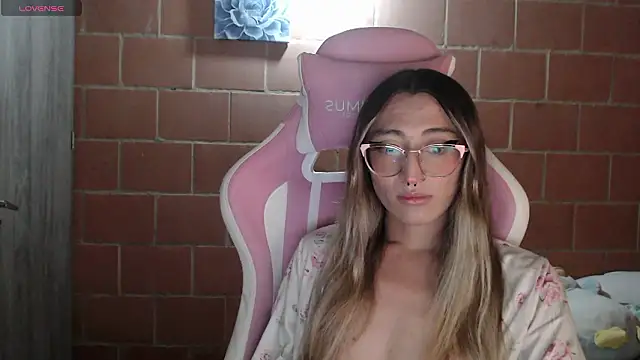 Snapshot of Andrea_camilaaa chatting on 01/16/26, 12:03 Andrea camilaaa online show from 01/16/26, 12:03