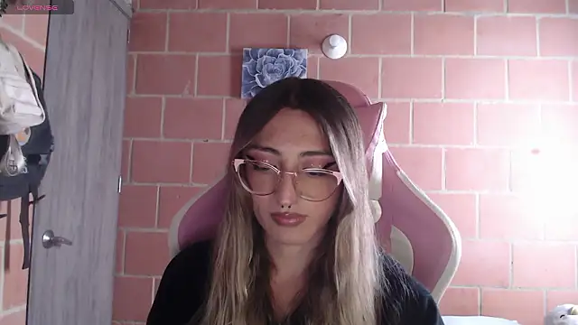 Snapshot of Andrea_camilaaa chatting on 02/03/26, 02:22 Andrea camilaaa online show from 02/03/26, 02:22