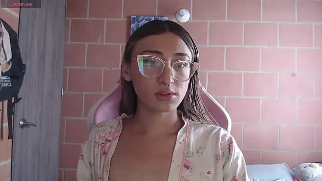 Snapshot of Andrea_camilaaa chatting on 02/15/26, 03:31 Andrea camilaaa online show from 02/15/26, 03:31