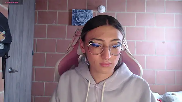 Snapshot of Andrea_camilaaa chatting on 02/19/26, 12:56 Andrea camilaaa online show from 02/19/26, 12:56