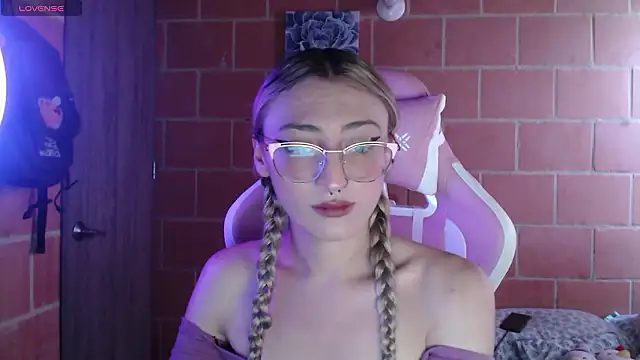 Snapshot of Andrea_camilaaa chatting on 03/26/26, 05:40 Andrea camilaaa online show from 03/26/26, 05:40