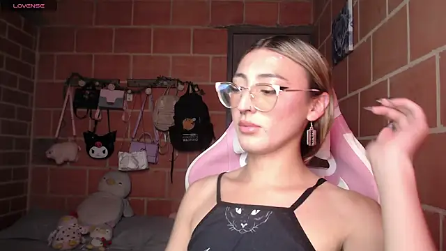 Andrea camilaaa online show from 05/26/26, 04:14