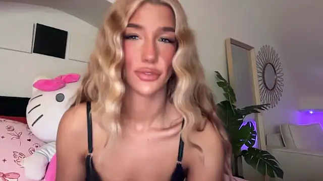 Snapshot of KENNIEXROSE chatting on 01/08/26, 09:39 KENNIEXROSE online show from 01/08/26, 09:39