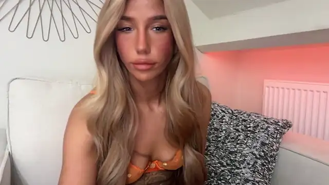 Snapshot of KENNIEXROSE chatting on 02/19/26, 10:39 KENNIEXROSE online show from 02/19/26, 10:39