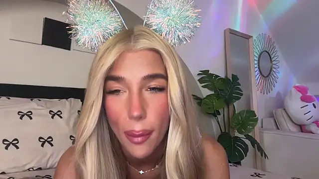 Snapshot of KENNIEXROSE chatting on 03/24/26, 11:43 KENNIEXROSE online show from 03/24/26, 11:43