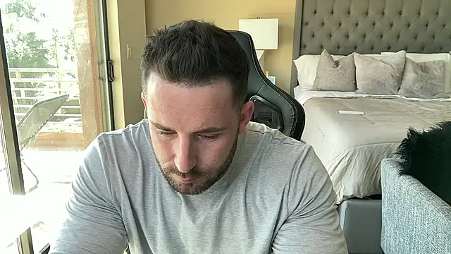 brettmycles28 online show from 10/31/25, 05:36