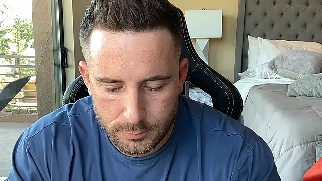 brettmycles28 online show from 11/25/25, 09:48