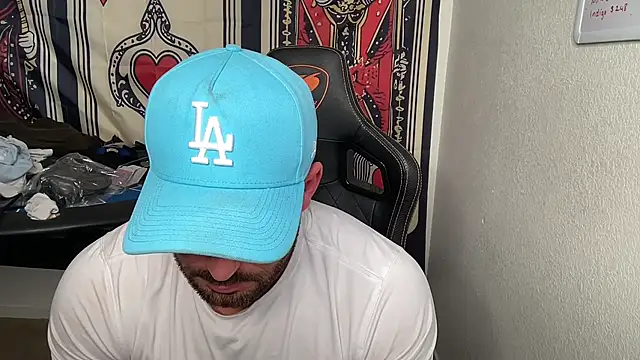 brettmycles28 online show from 02/17/26, 08:15