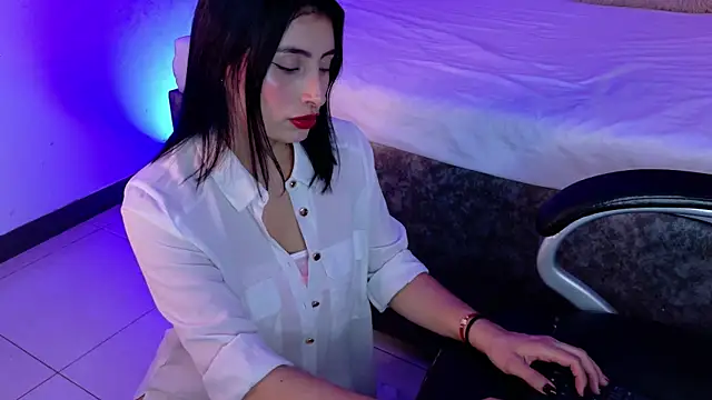 Snapshot of ZaraGold chatting on 01/13/26, 11:54 ZaraGold online show from 01/13/26, 11:54