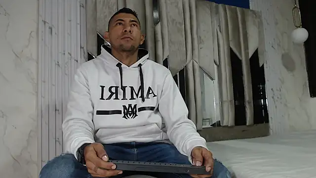 Morganandmegan online show from 11/24/25, 11:10