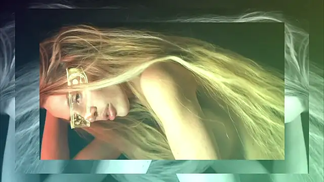 Snapshot of Alvuwkaa chatting on 11/16/25, 01:28 Alvuwkaa online show from 11/16/25, 01:28