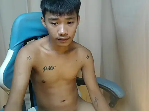 Snapshot of urasianjason chatting on 12/18/25, 03:18 urasianjason online show from 12/18/25, 03:18