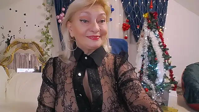 Snapshot of HypnotikCate chatting on 12/27/24, 07:24 HypnotikCate online show from 12/27/24, 07:24