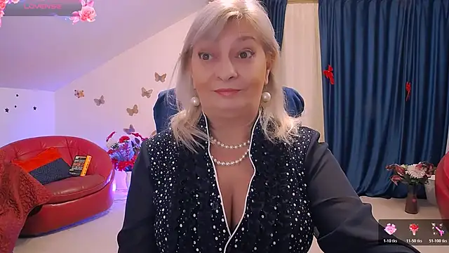 Snapshot of HypnotikCate chatting on 02/04/26, 04:13 HypnotikCate online show from 02/04/26, 04:13