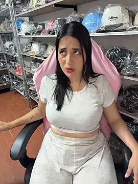 Snapshot of GiaDuque chatting on 03/13/26, 10:22 GiaDuque online show from 03/13/26, 10:22