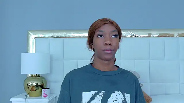 MadeleineHocker online show from 10/04/25, 12:03