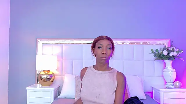 MadeleineHocker online show from 11/12/25, 01:33