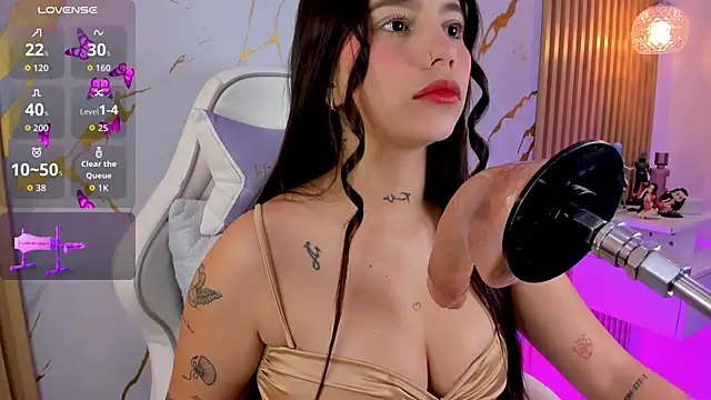 alissaowens  online show from 11/24/25, 10:37