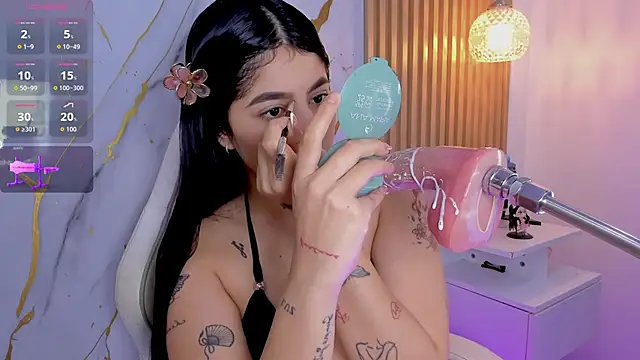 Snapshot of alissaowens_ chatting on 06/19/26, 11:03 alissaowens online show from 06/19/26, 11:03