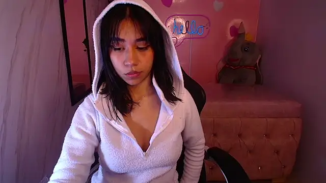 Snapshot of cristal11_ch chatting on 10/18/25, 11:00 cristal11 ch online show from 10/18/25, 11:00