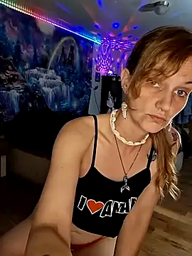 PeachyAriel online show from 05/06/26, 06:13