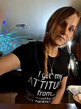PeachyAriel online show from 05/12/26, 01:47