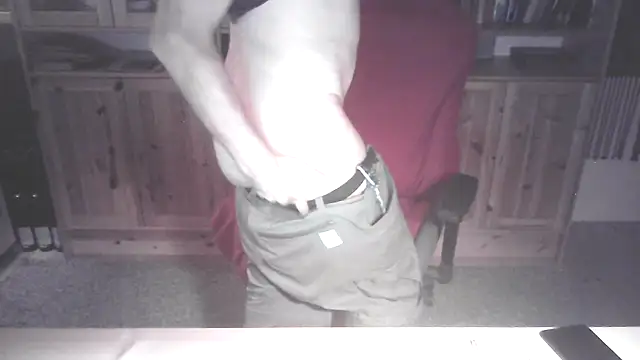 Snapshot of boy40bi chatting on 10/22/25, 04:46 boy40bi online show from 10/22/25, 04:46