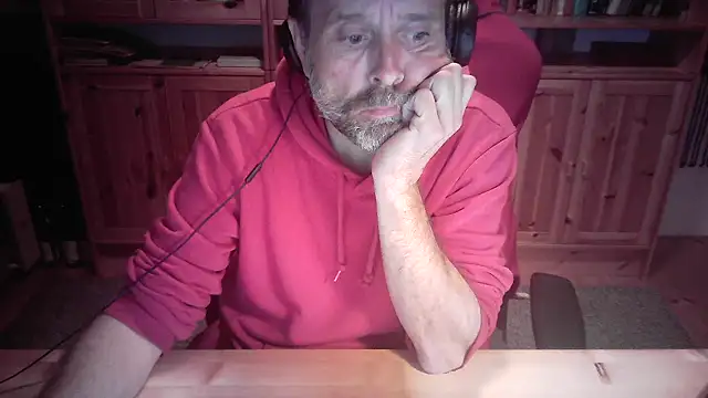 Snapshot of boy40bi chatting on 10/22/25, 11:26 boy40bi online show from 10/22/25, 11:26