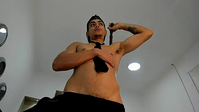 Snapshot of Tommy_kurtt chatting on 10/29/25, 01:02 Tommy kurtt online show from 10/29/25, 01:02