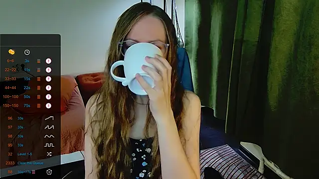 Snapshot of _Goldilocks_ chatting on 09/18/25, 06:48  Goldilocks  online show from 09/18/25, 06:48