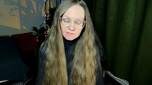Snapshot of _Goldilocks_ chatting on 10/01/25, 04:57  Goldilocks  online show from 10/01/25, 04:57