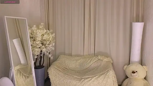 Janet Jee online show from 11/08/25, 11:54