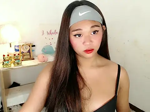 Snapshot of Malia_cummer chatting on 10/16/25, 11:00 Malia cummer online show from 10/16/25, 11:00