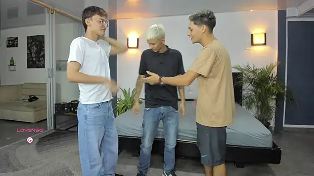 Bisexlifehot   online show from 09/26/25, 10:58