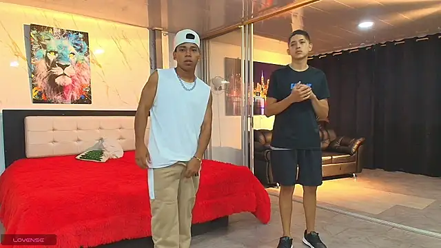 Bisexlifehot   online show from 04/29/26, 10:49