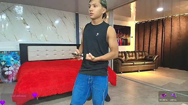 Bisexlifehot   online show from 05/06/26, 10:59