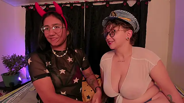 Snapshot of CrazyCakes_ chatting on 10/29/25, 03:42 CrazyCakes  online show from 10/29/25, 03:42