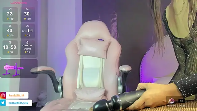 Snapshot of _Kendall_19 chatting on 11/06/25, 08:10 Kendall 19 online show from 11/06/25, 08:10