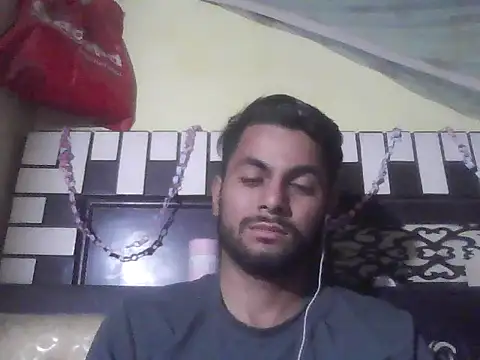 Snapshot of ursdreamperson chatting on 11/08/25, 05:29 ursdreamperson online show from 11/08/25, 05:29