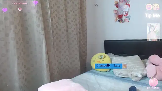 Snapshot of angelly__kate chatting on 12/04/25, 02:10 angelly kate online show from 12/04/25, 02:10