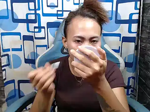 Snapshot of joanpetite chatting on 04/24/26, 11:07 joanpetite online show from 04/24/26, 11:07